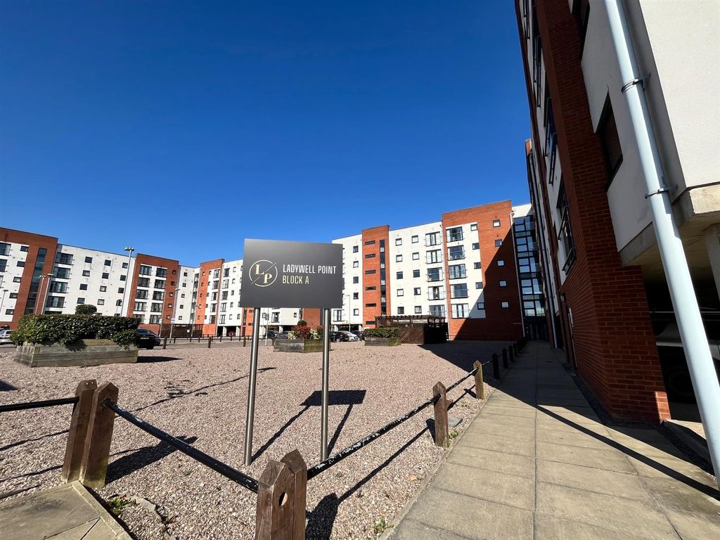 Property photo 2 of 14