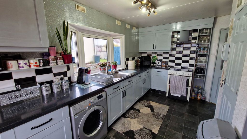 Property photo 3 of 23