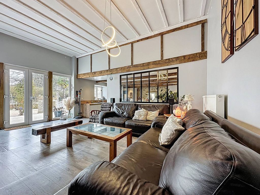 Property photo 2 of 19