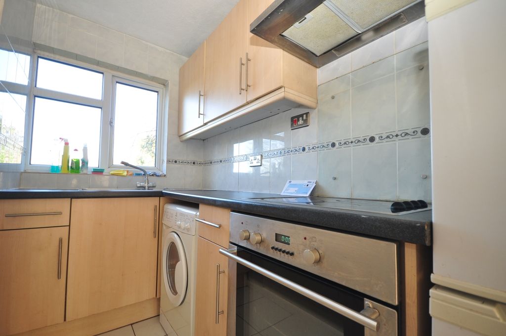 Property photo 3 of 6 048