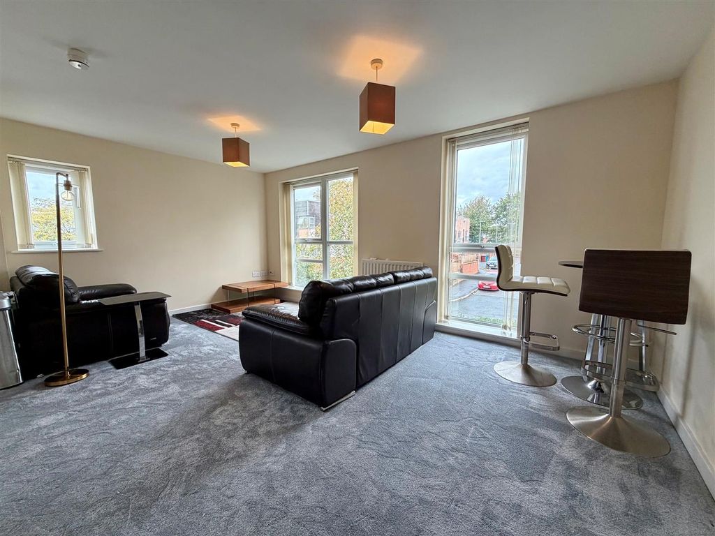 Property photo 2 of 11