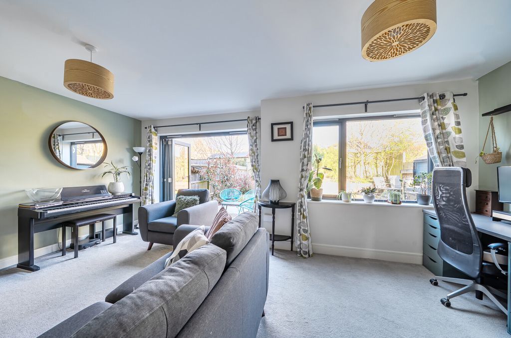 Property photo 2 of 17 1429575-8-69bae26...