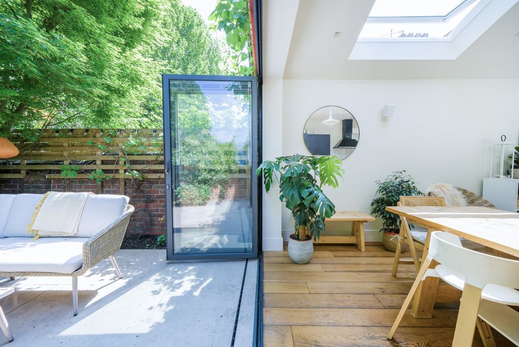 Property photo 3 of 25 14-68234Cb07Dd5A-...