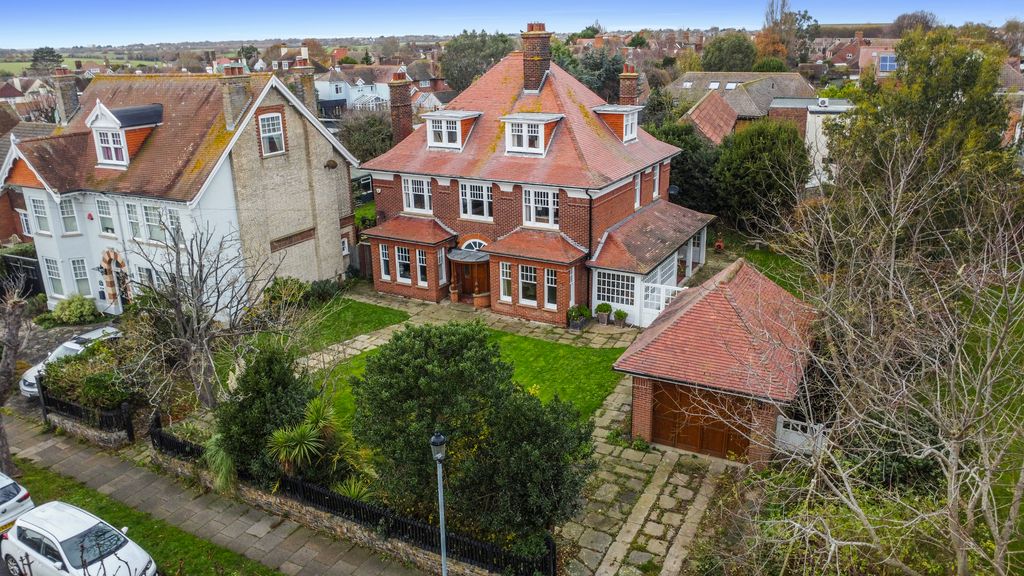 Property photo 2 of 35 Pt-Fc(Col)-Hempsteadlodge-4