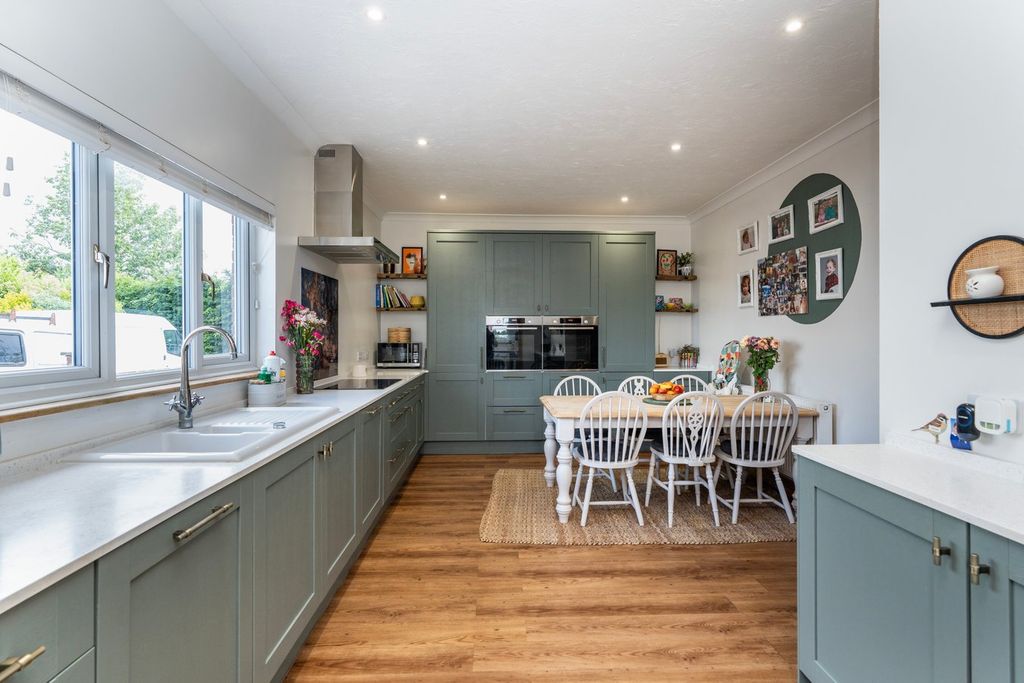 Property photo 2 of 21