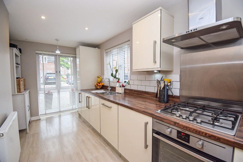 Property photo 3 of 14 Kitchen