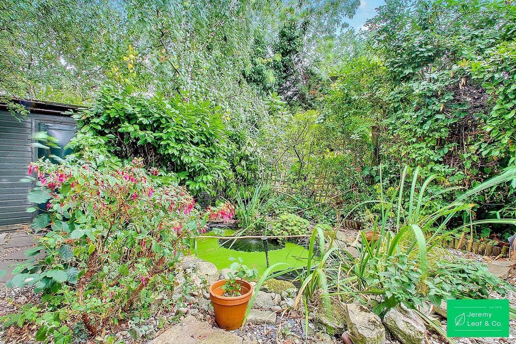 Property photo 2 of 25