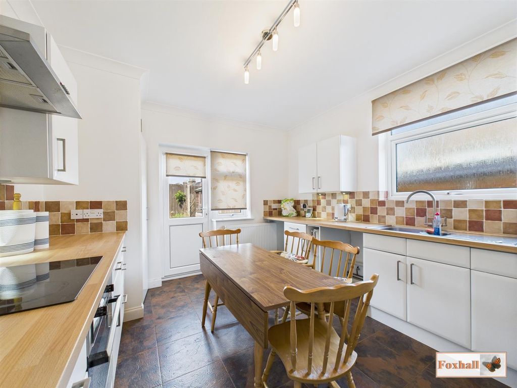 Property photo 2 of 15 Kitchen / Breakfast Room