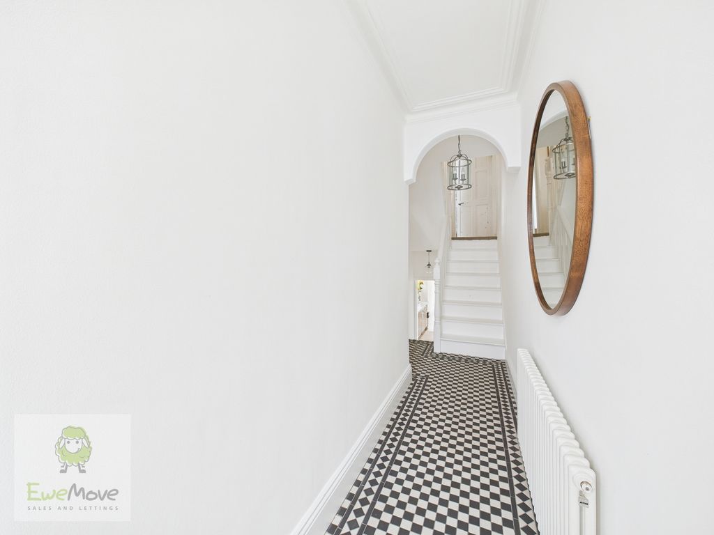 Property photo 2 of 30 Entrance Hall