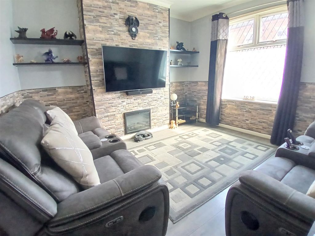 Property photo 2 of 23