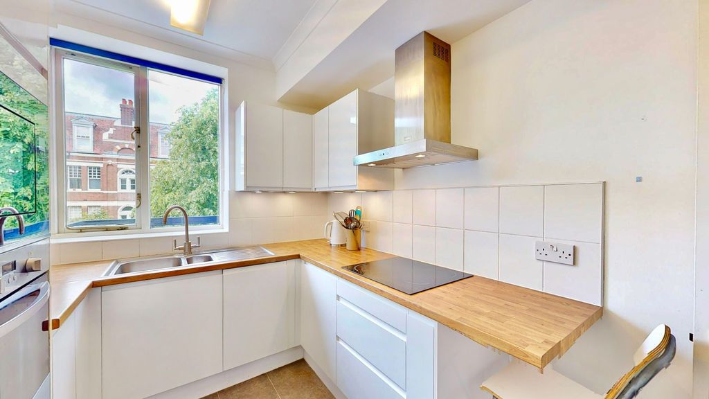 Property photo 3 of 12 Kitchen