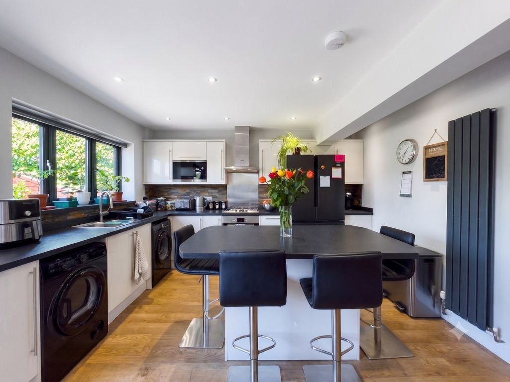 Property photo 2 of 17 5161811