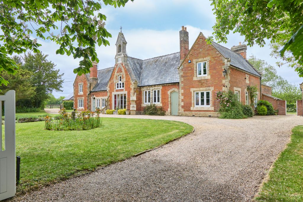 Property photo 1 of 40 The Old College House 1105260003