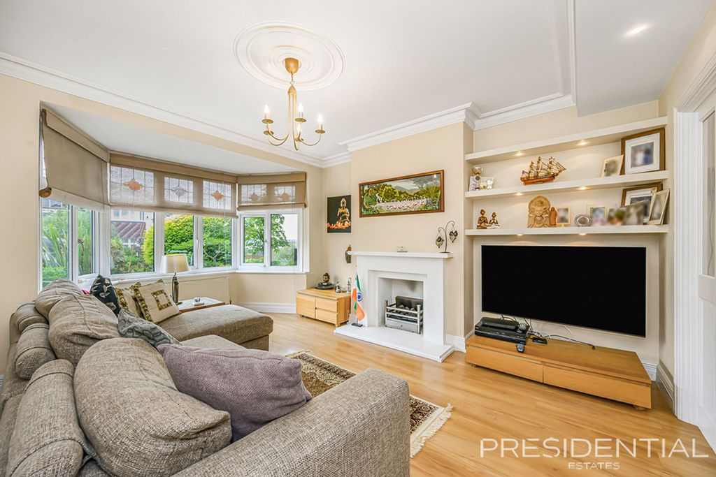 Property photo 2 of 39