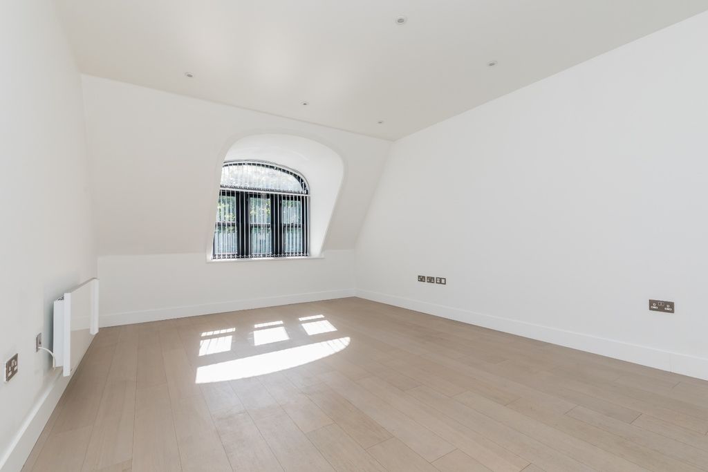 Property photo 3 of 10 3329876