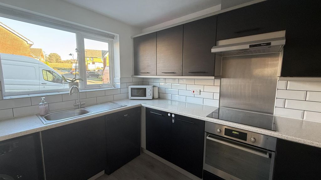 Property photo 3 of 12 Kitchen