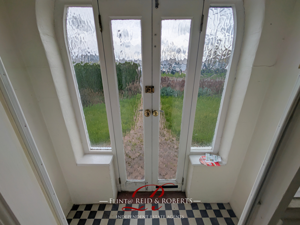 Property photo 3 of 14 Hallway