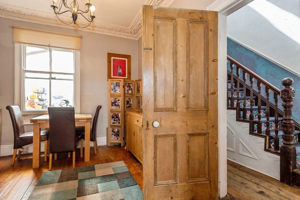 Property photo 3 of 17 Dinning Room