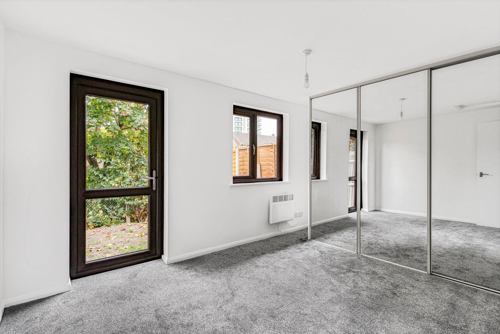 Property photo 1 of 18 Bedroom