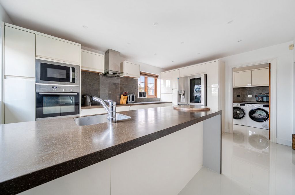 Additional image 5 of 4 bed detached house for saleThe Avenue, Fareham, Hampshire PO14
