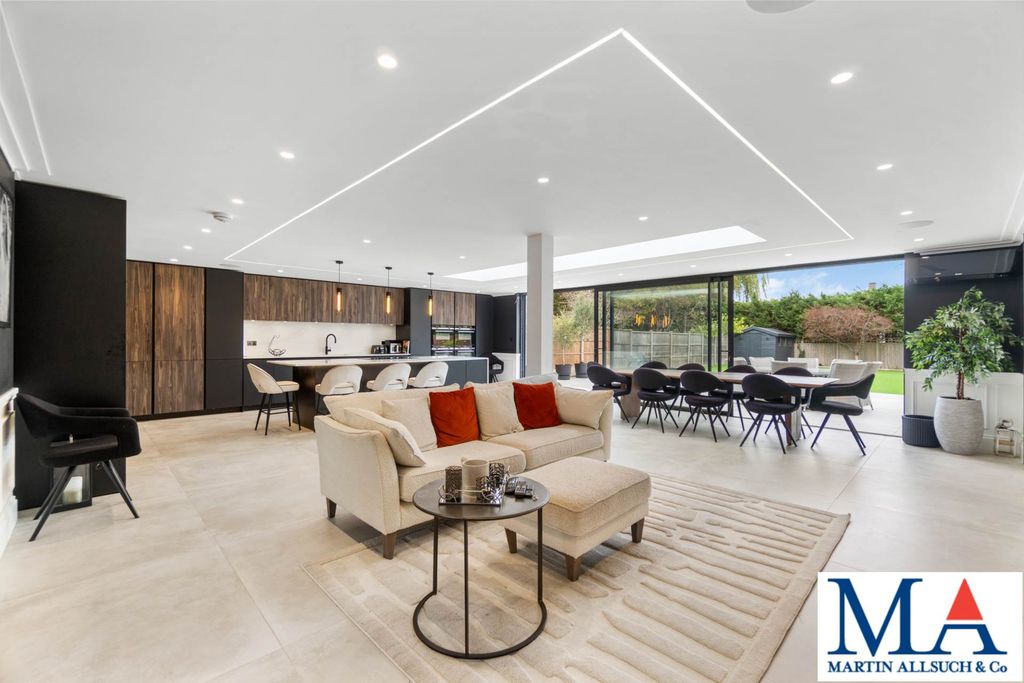 Property photo 1 of 30