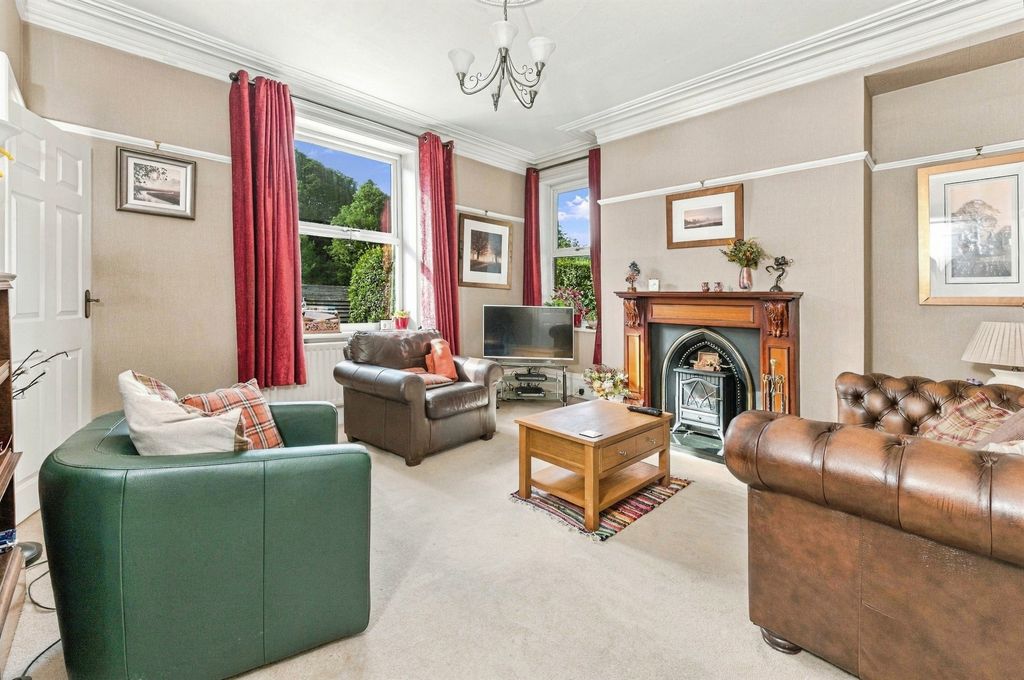 Property photo 2 of 11