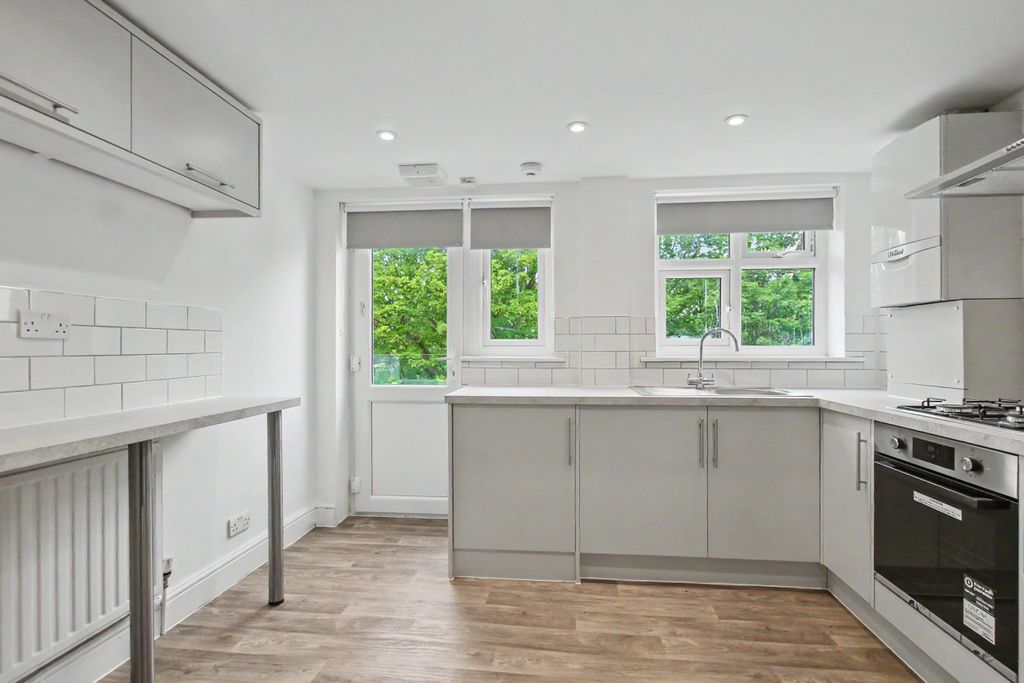 Property photo 2 of 7 2.Kitchen.Jpg