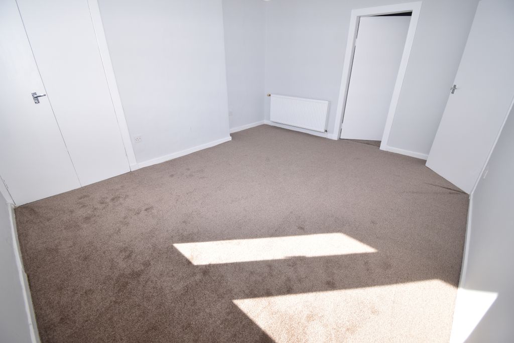 Property photo 3 of 9 Lounge (2).Jpg