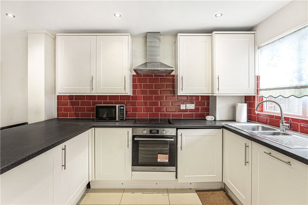 Property photo 3 of 14 Kitchen