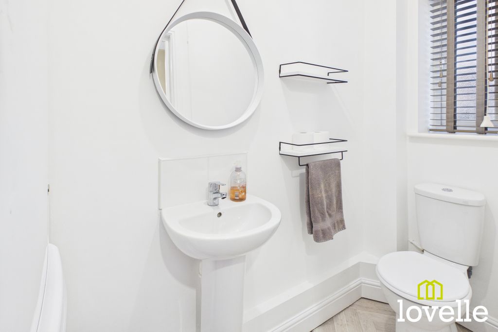 Property photo 3 of 35