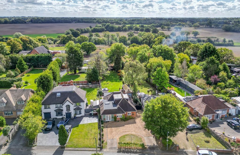 Property photo 2 of 31