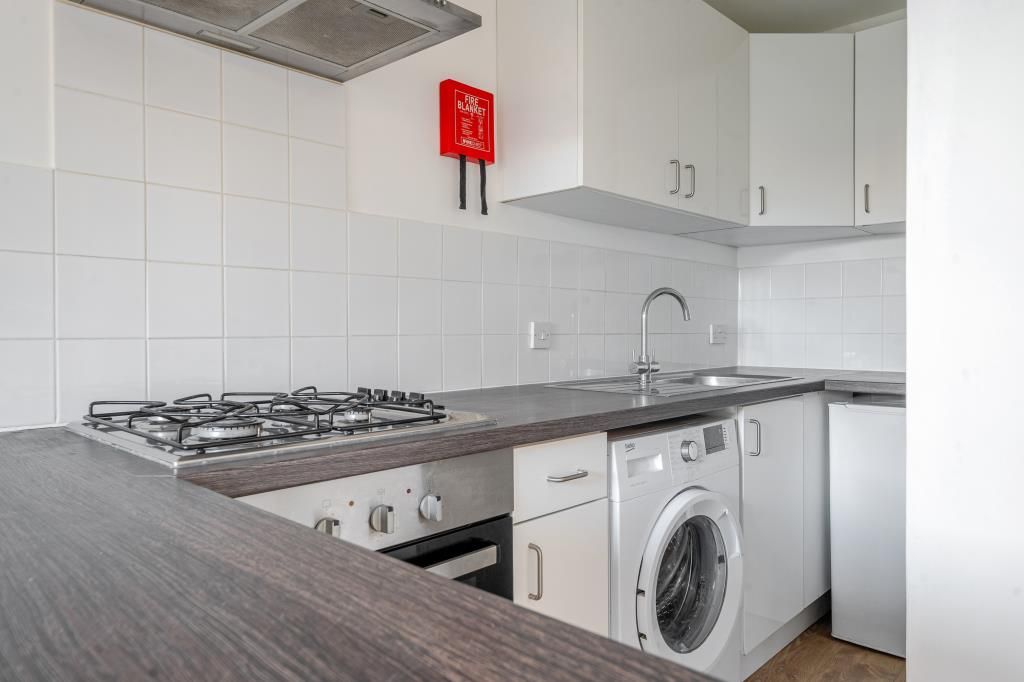 Property photo 2 of 18 Kitchen