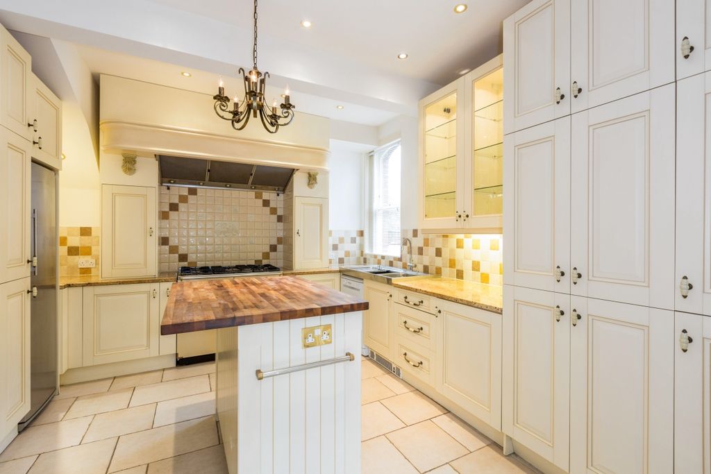 Property photo 3 of 21 Kitchen