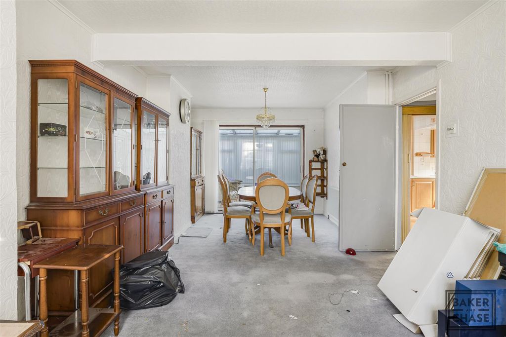 Property photo 2 of 24 Lounge