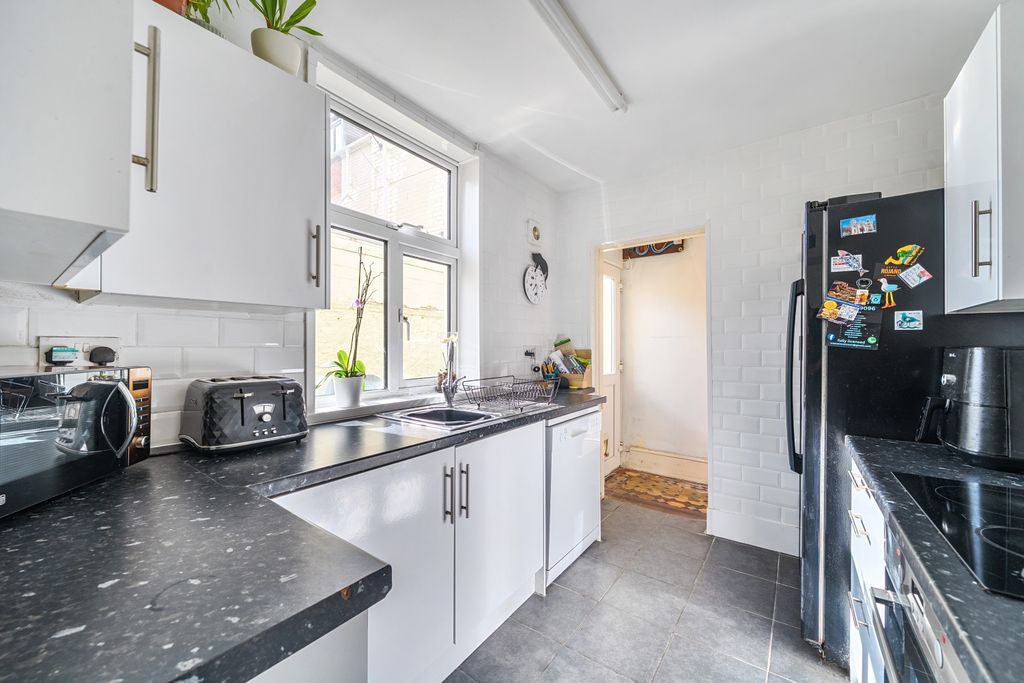 Property photo 3 of 19 16-6Aaa796B89F06-1522443-1A0A9E9B9807E-23-5-1
