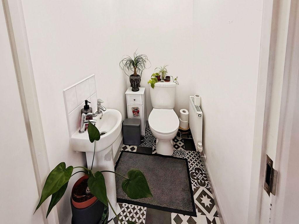 Property photo 3 of 13 W/C