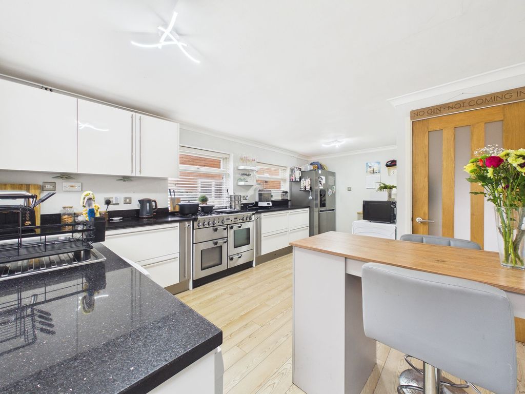 Property photo 3 of 20 Breakfast Kitchen