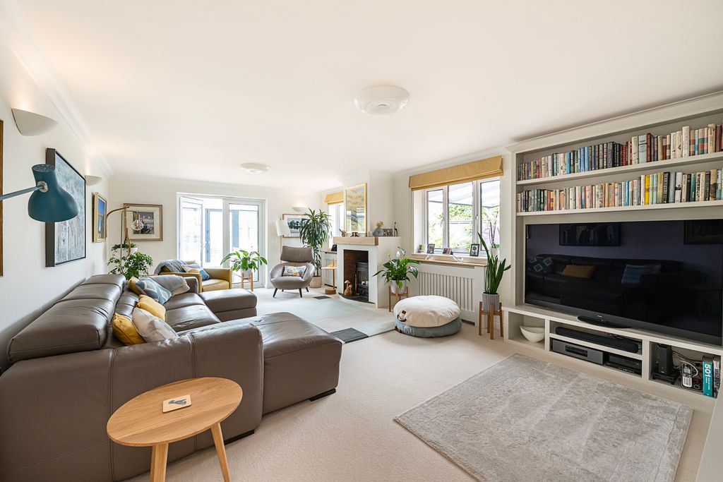 Property photo 3 of 33