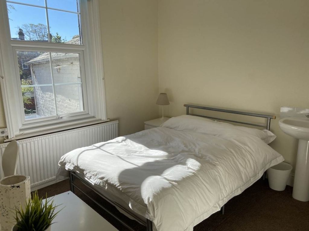 Property photo 1 of 13 Room 2