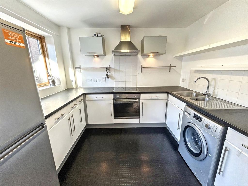 Property photo 2 of 11 Kitchen