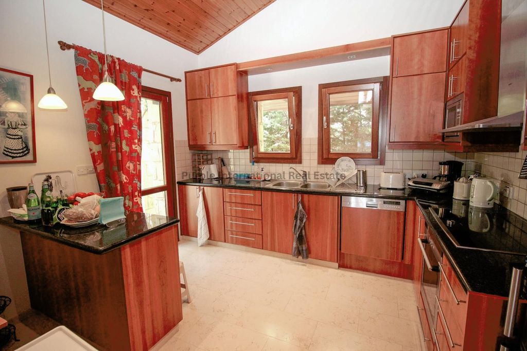Property photo 3 of 48