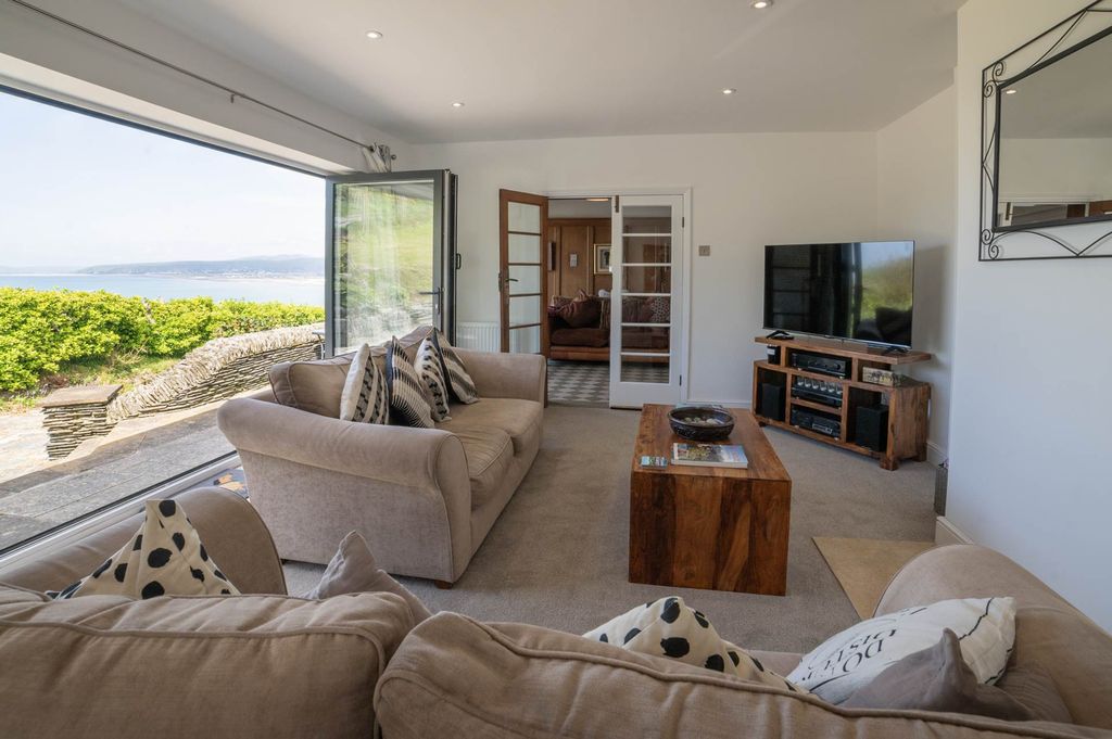 Property photo 3 of 43