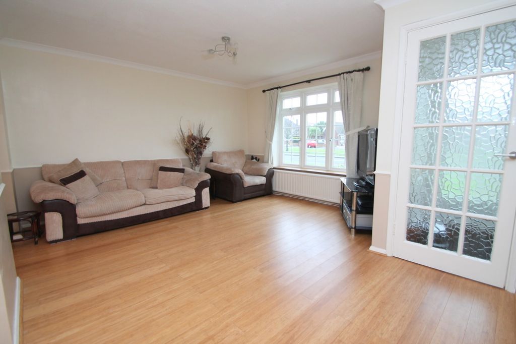 Property photo 2 of 11 Lounge