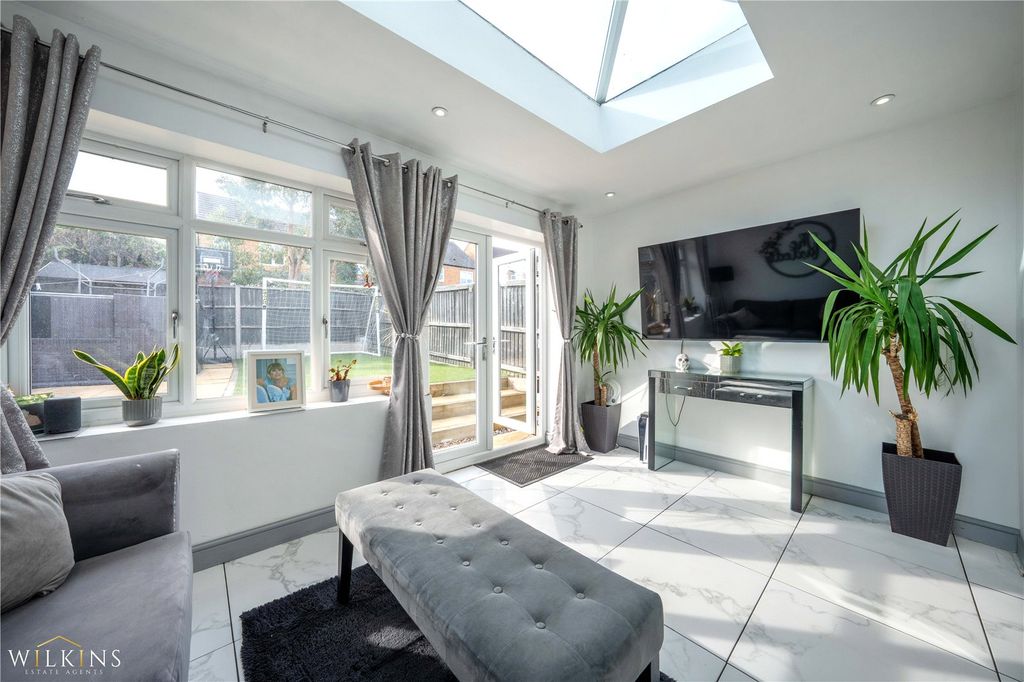 Property photo 2 of 34 Picture No. 44