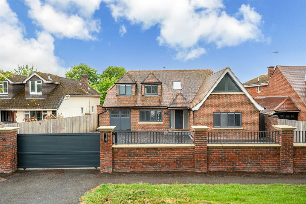 Property photo 1 of 37 30-Holywell-Road-20.Jpg