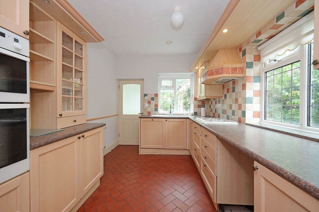 Property photo 3 of 27