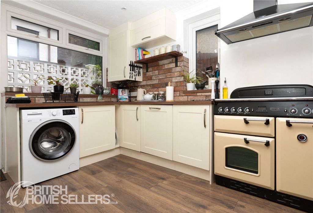 Property photo 3 of 19 5