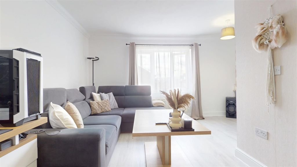 Property photo 2 of 15 09112025_231612.Jpg