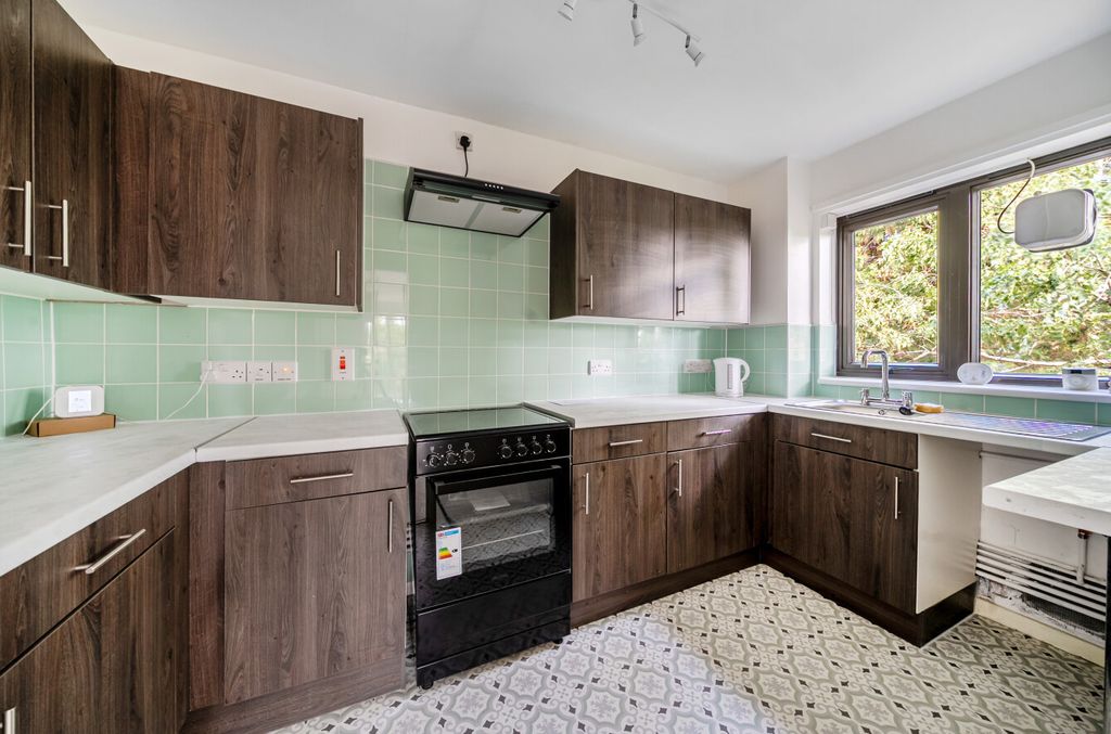 Property photo 2 of 15 1527683-9-1A0F237...