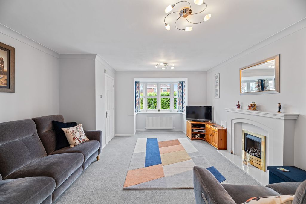 Property photo 2 of 21 Lounge